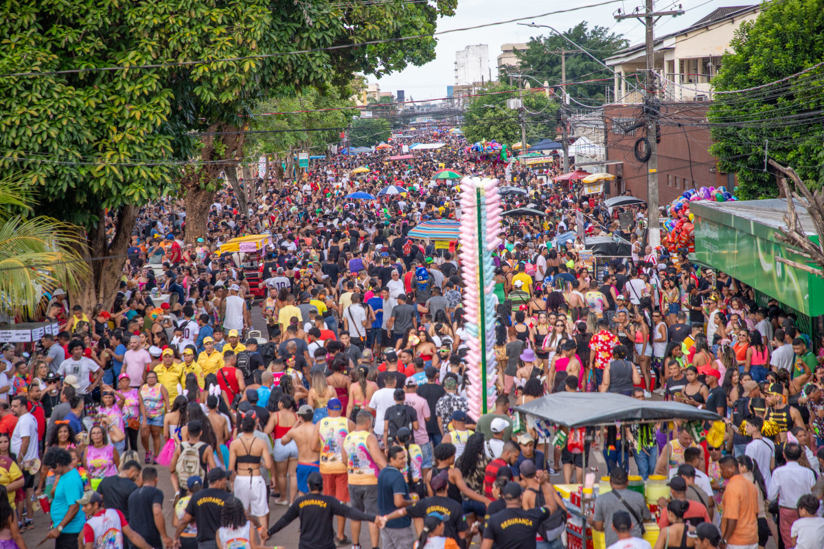 No contexto do Carnaval, situações como aglomerações, consumo de álcool e ausência de acessibilidade adequada podem ampliar riscos e vulnerabilidades