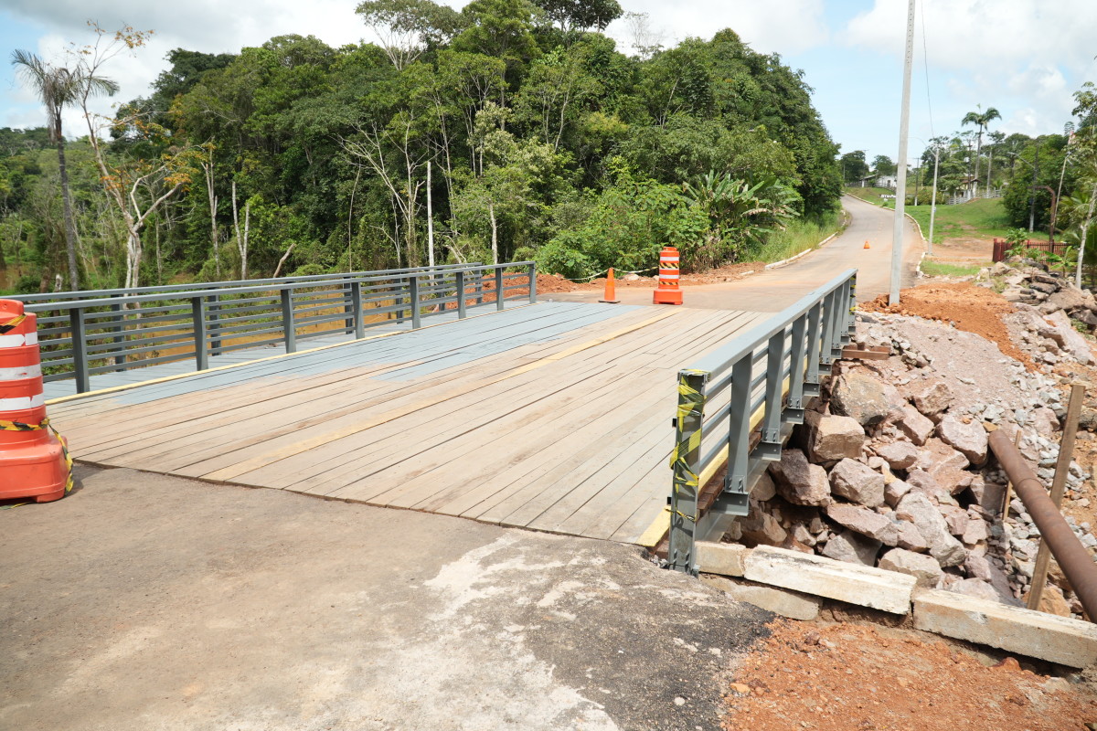  A nova ponte conta com passagem para pedestres e melhores condições de uso