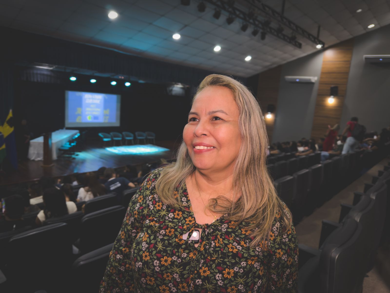 Artemes dos Anjos foi uma das profissionais que assinaram o contrato durante a solenidade