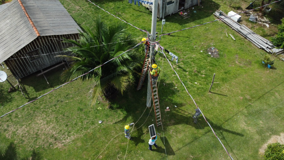 O campo de futebol da localidade também recebeu iluminação, fortalecendo um importante espaço de lazer