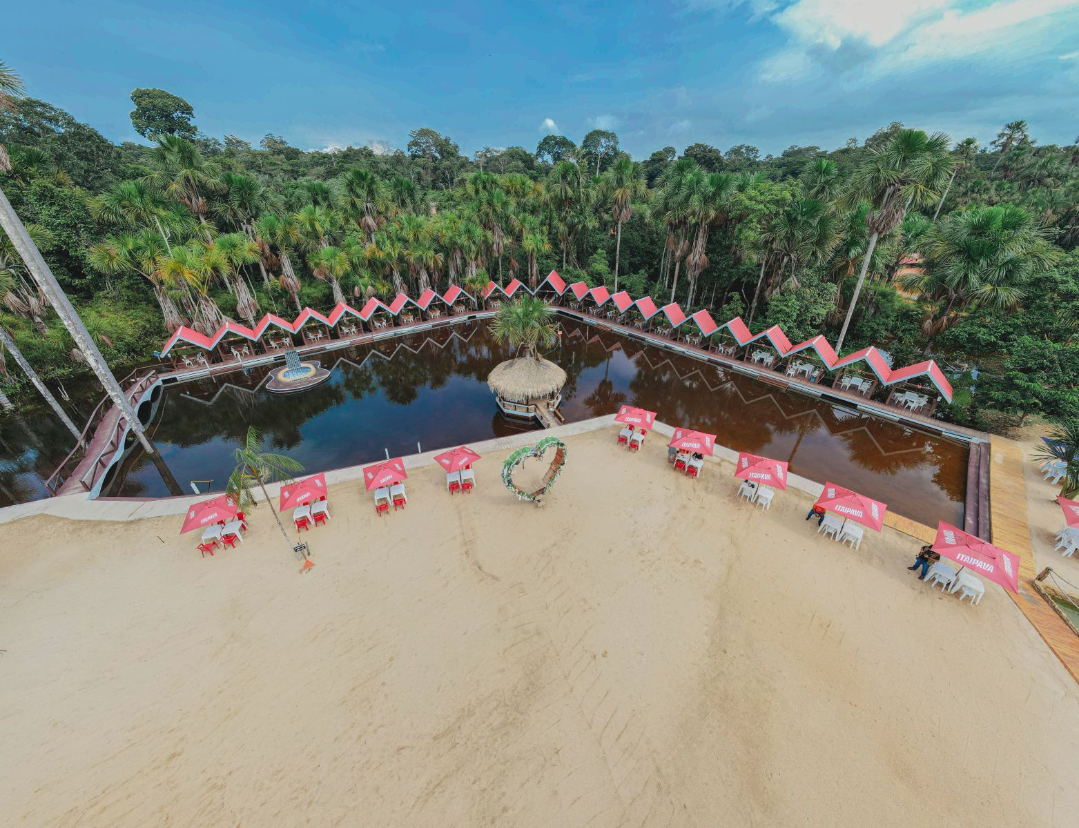 Balneários localizados na área urbana e na zona rural integram o roteiro de quem busca lazer