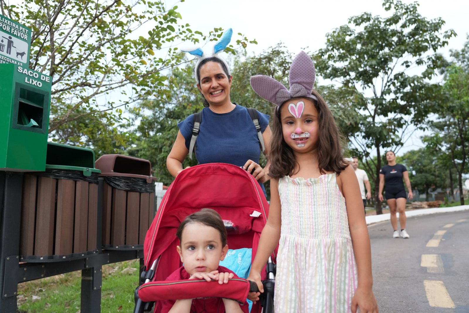 Camila Ribeiro aproveitou o passeio ao lado dos filhos