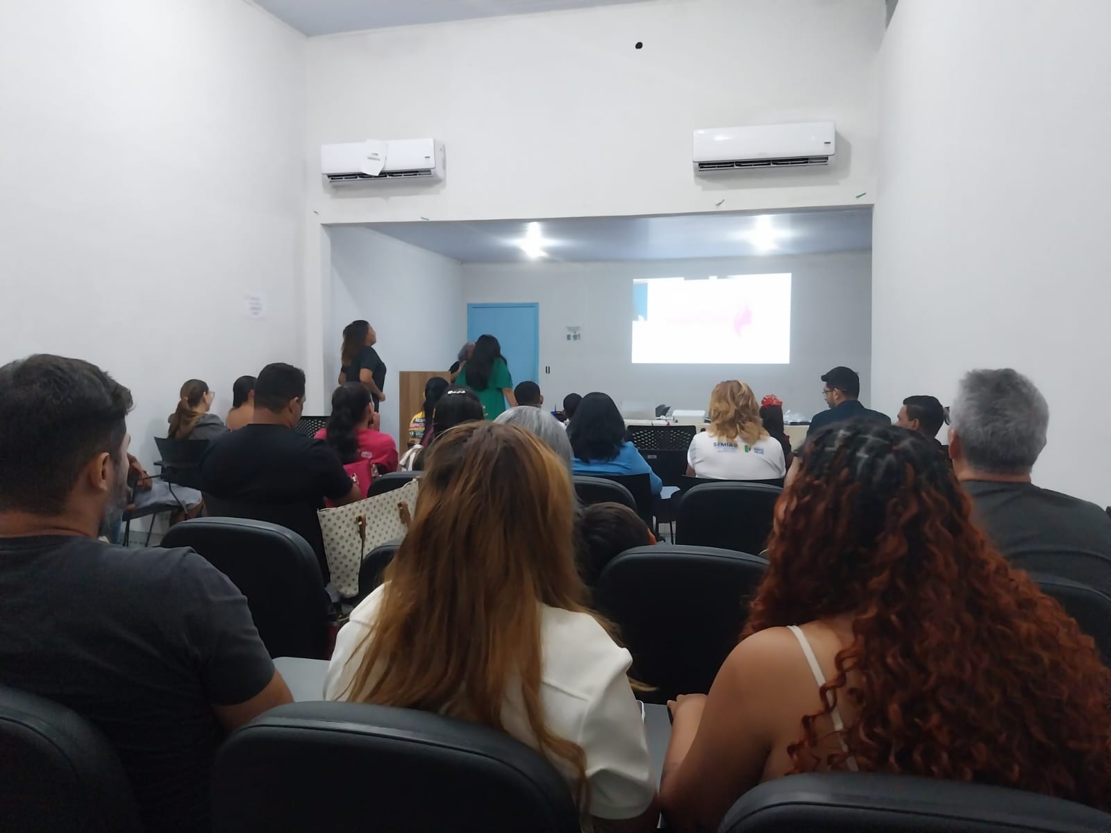 Curso que prepara pessoas para acolher temporariamente crianças e adolescentes afastados da família por decisão judicial