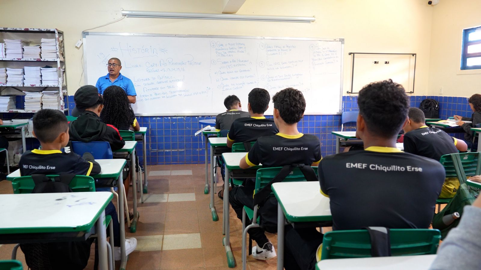 Alunos participaram de dinâmicas de pesquisa e apresentações sobre a história do livro nas escolas públicas