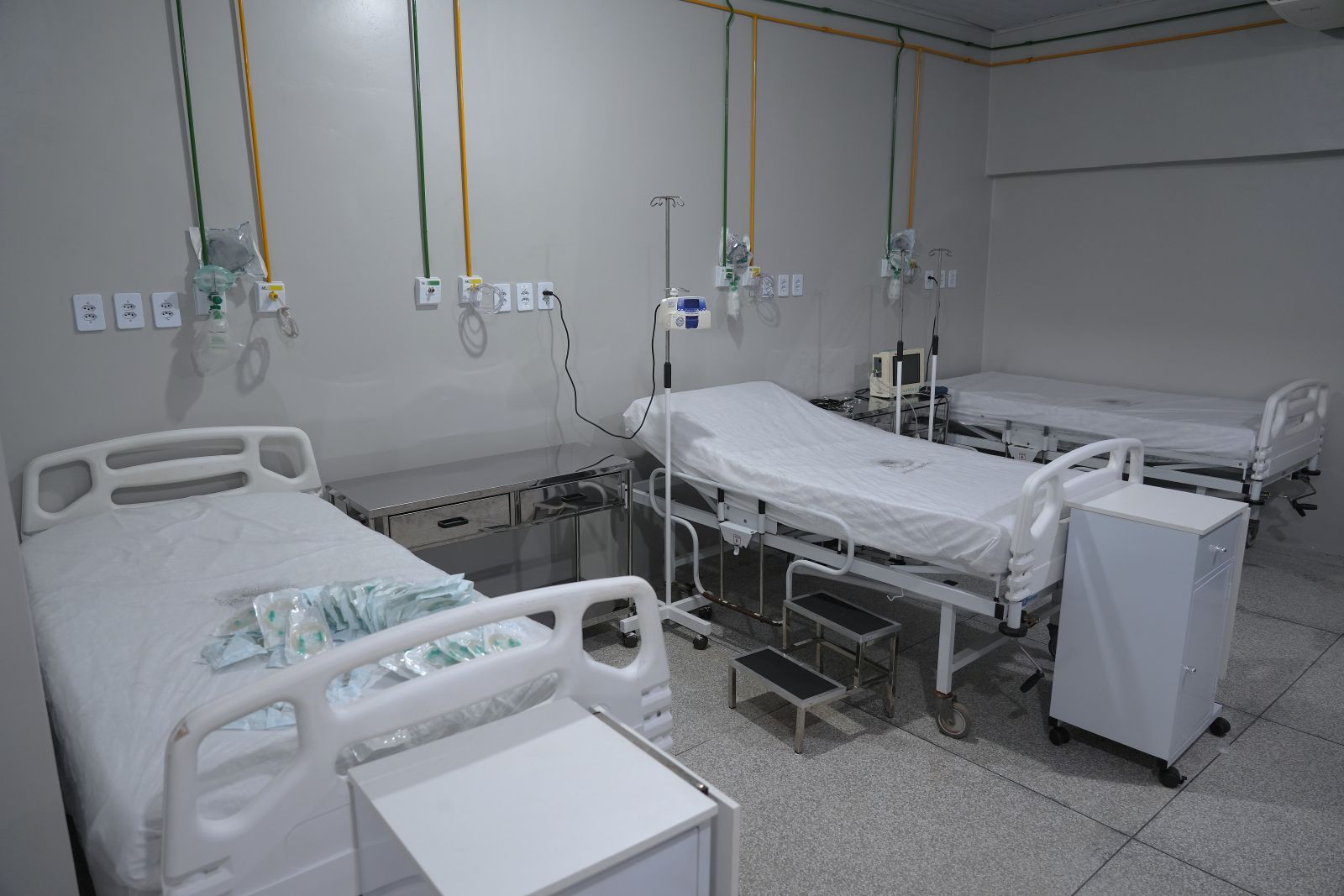 Serão três consultórios médicos, sala de observação e sala vermelha.