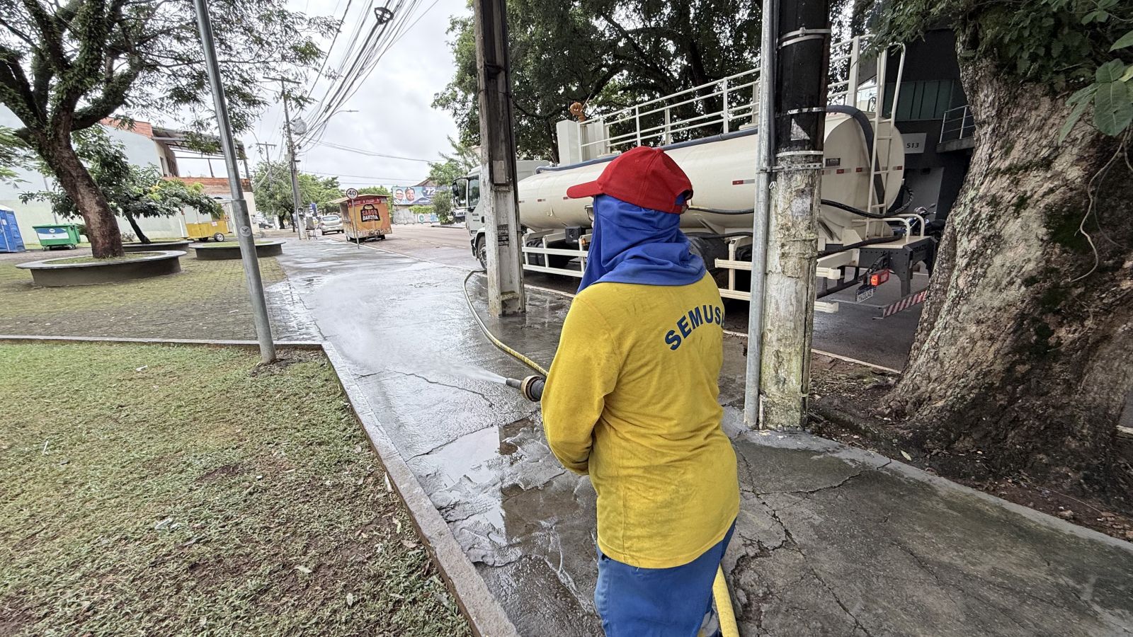 Equipes operacionais foram distribuídas em diversas frentes de trabalho para otimizar a execução dos serviços