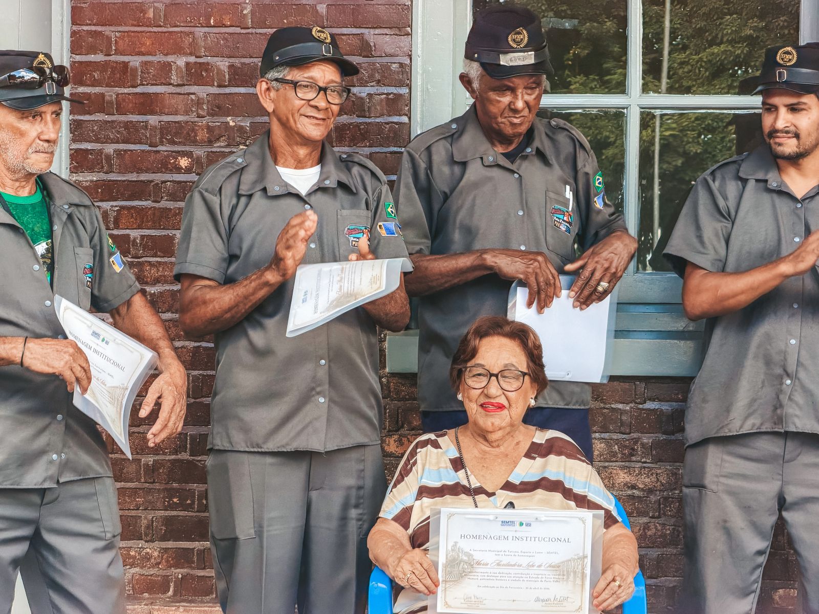 Dona Maria foi a única mulher entre 843 homens na ferrovia