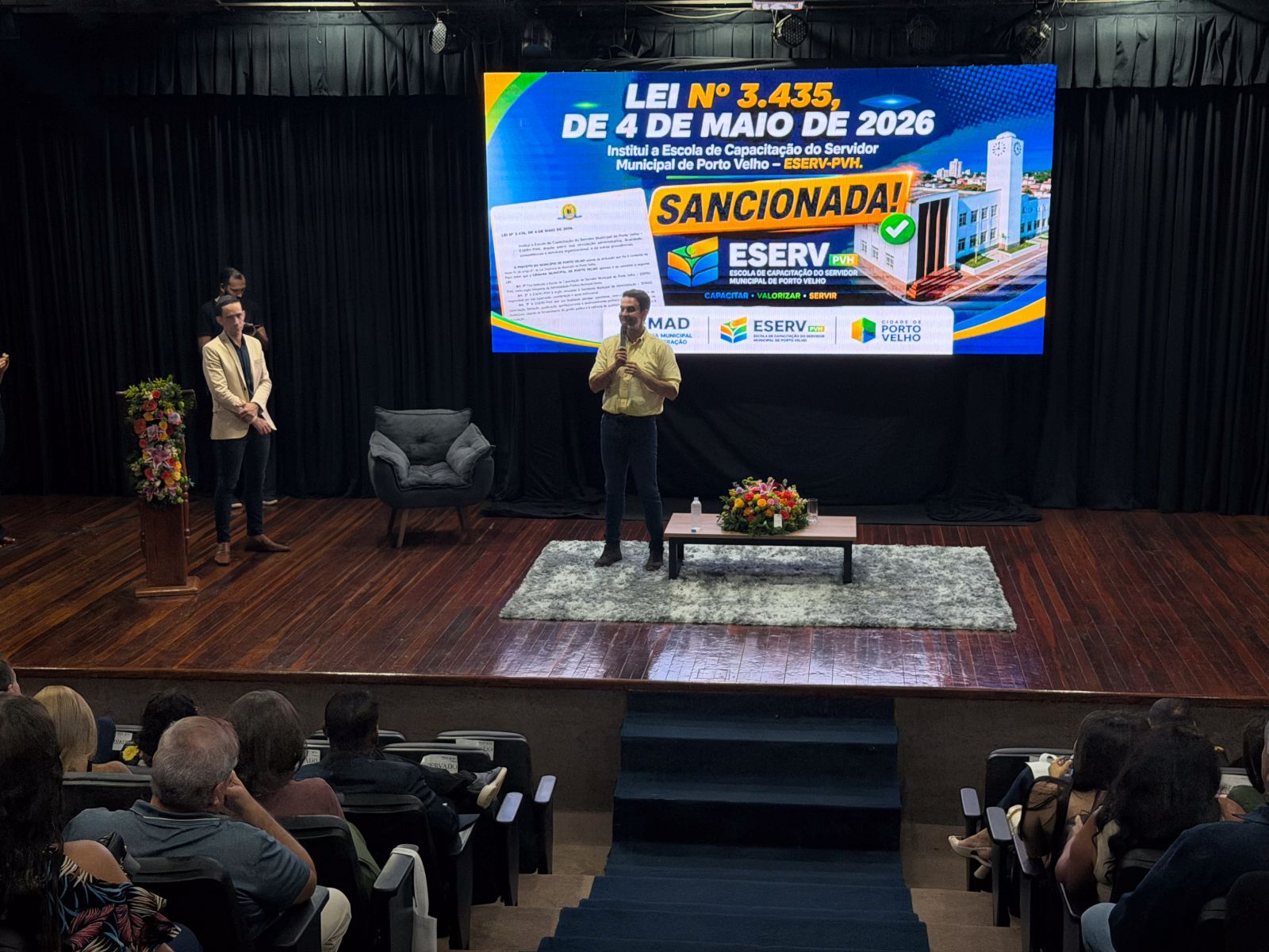 Estamos investindo na valorização e na preparação dos nossos servidores para melhorar o atendimento à população”, destacou o prefeito Léo Moraes
