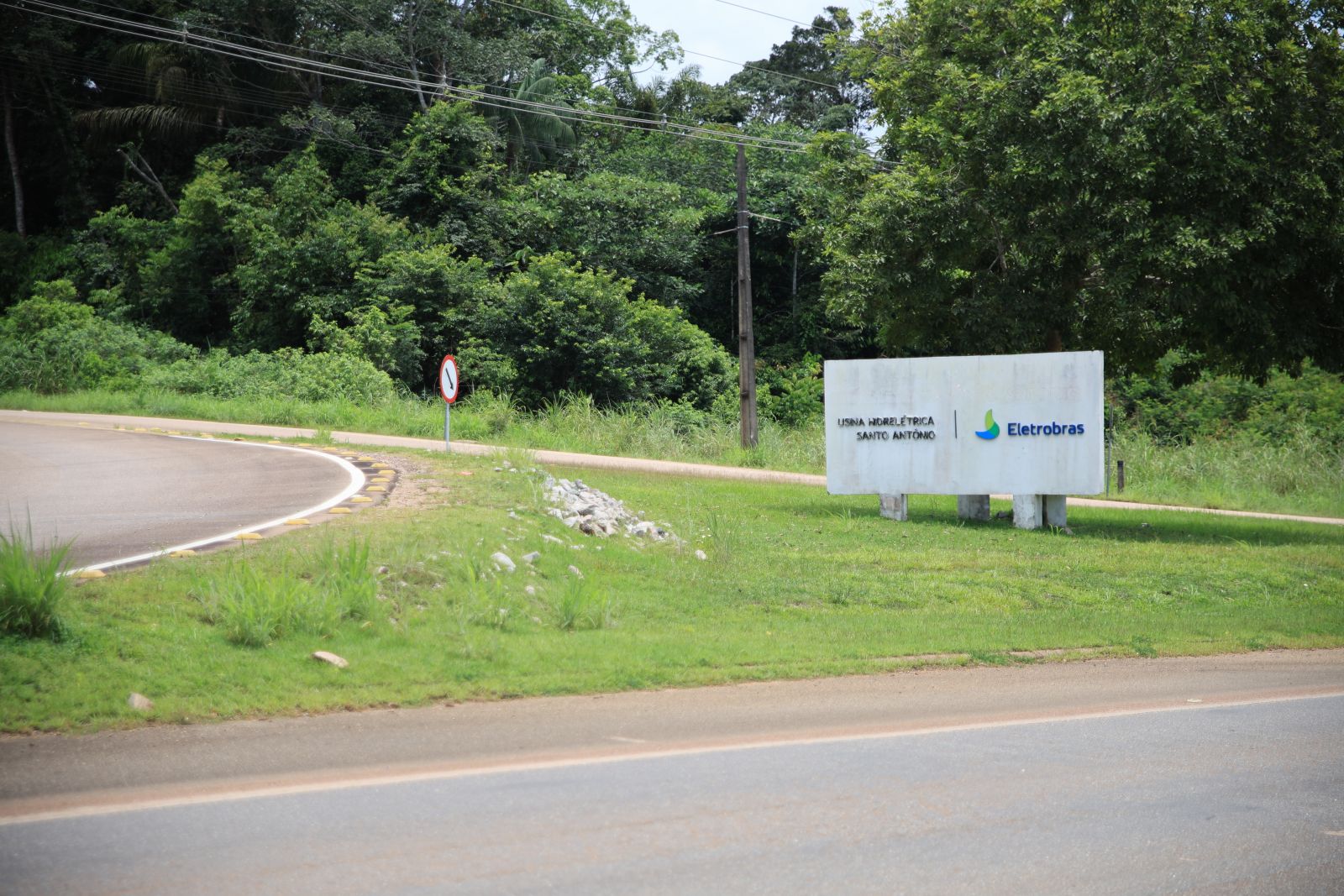 Para acessar a região, podem utilizar a via de acesso da Usina Hidrelétrica de Santo Antônio