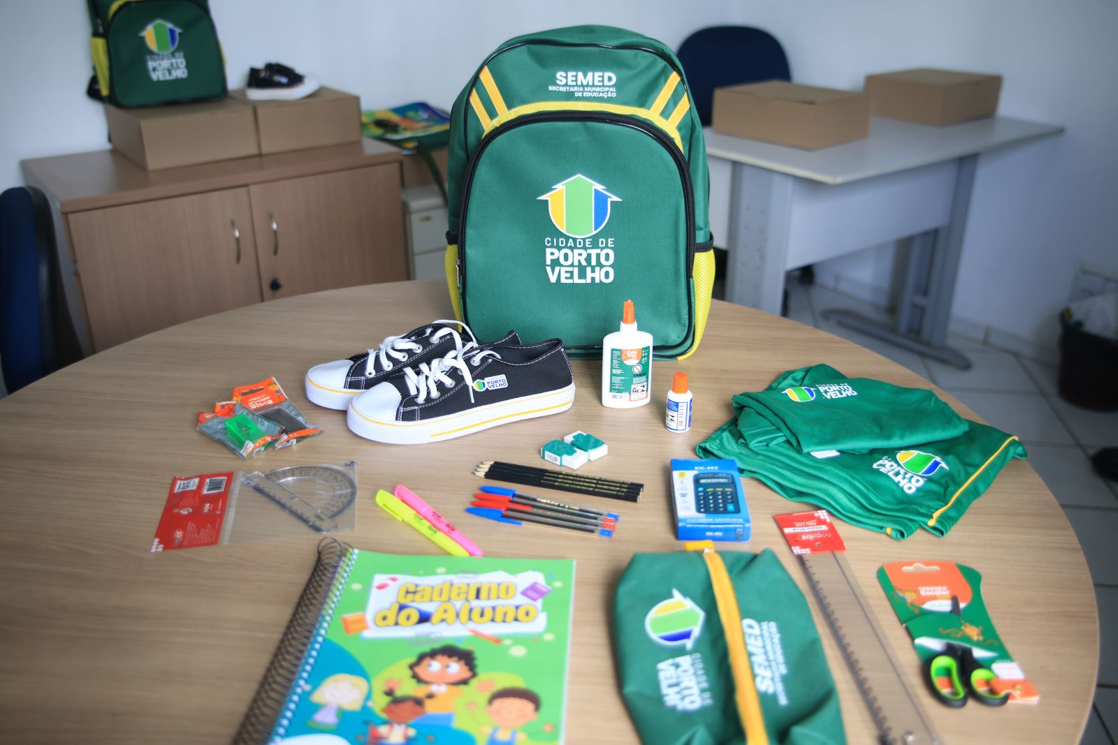 Ação, gratuita e gradativa, contempla 46.746 kits para estudantes e 2.984 para professores