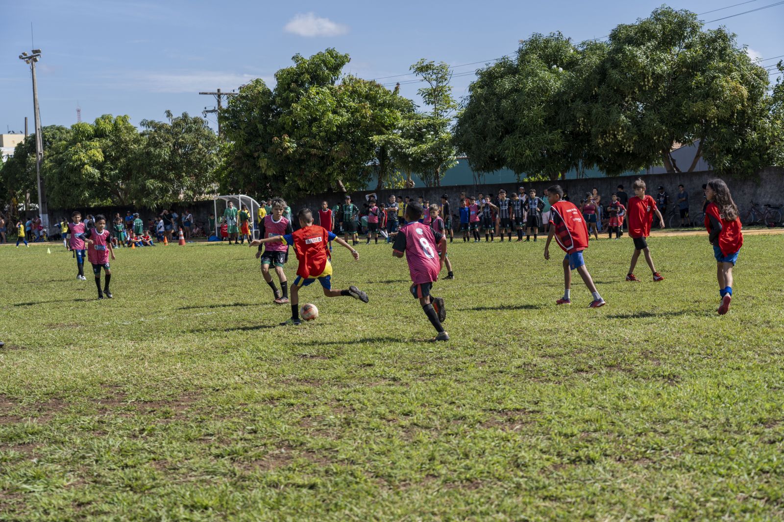 Além do aspecto esportivo, a criação dos Jogos Escolares atende a uma demanda de fortalecimento da formação educacional 