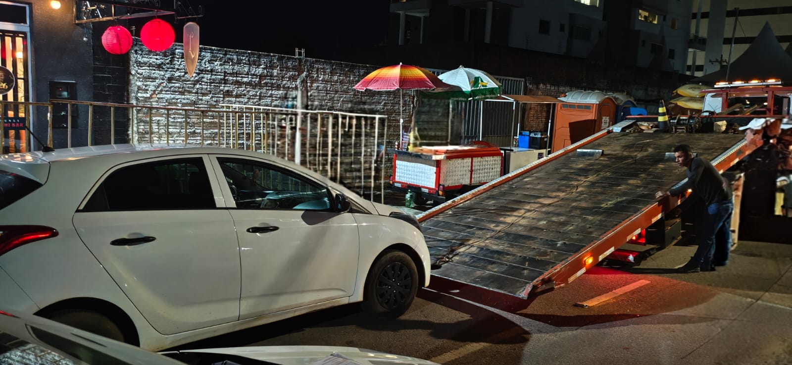 Semtran realizou a remoção de veículos estacionados em desacordo com a portaria