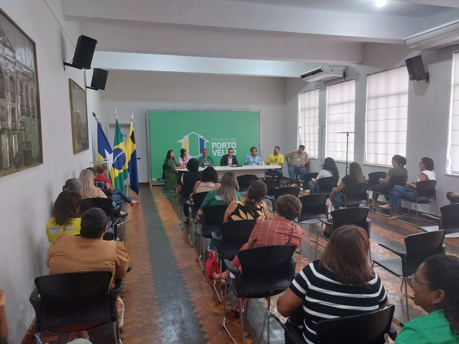 Durante a reunião, foram apresentadas orientações operacionais e alinhamentos estratégicos para o desenvolvimento das ações em campo