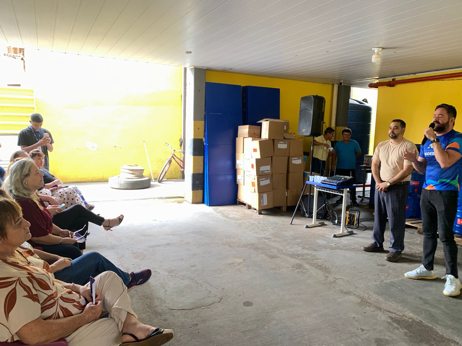 Na ocasião, o secretário Paulo Moraes, entregou ao secretário Giordani Lima a camiseta oficial das Olimpíadas Madeirão